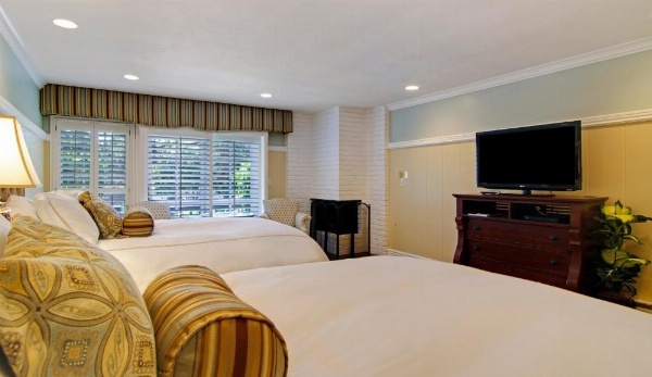 Wayside Inn image 11